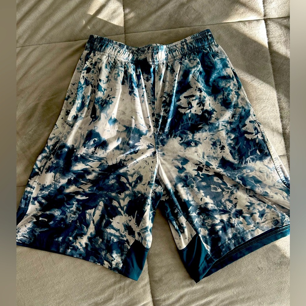 🩵 Under Armour Men’s Tie Dyed Shorts 🩵